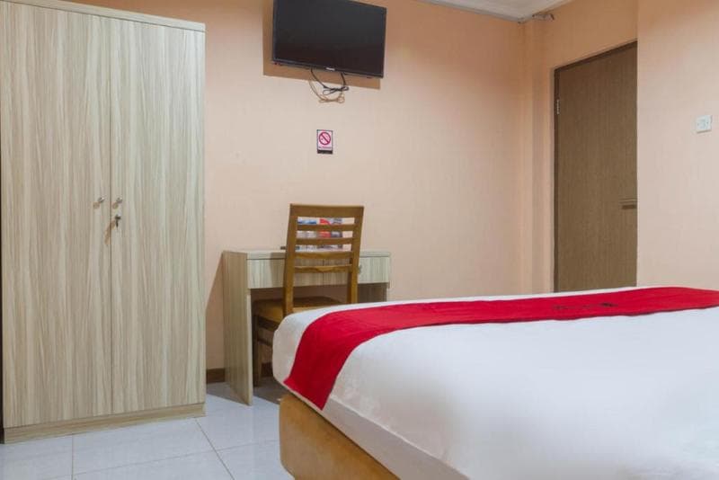 Reddoorz Near Istana Plaza 2 3