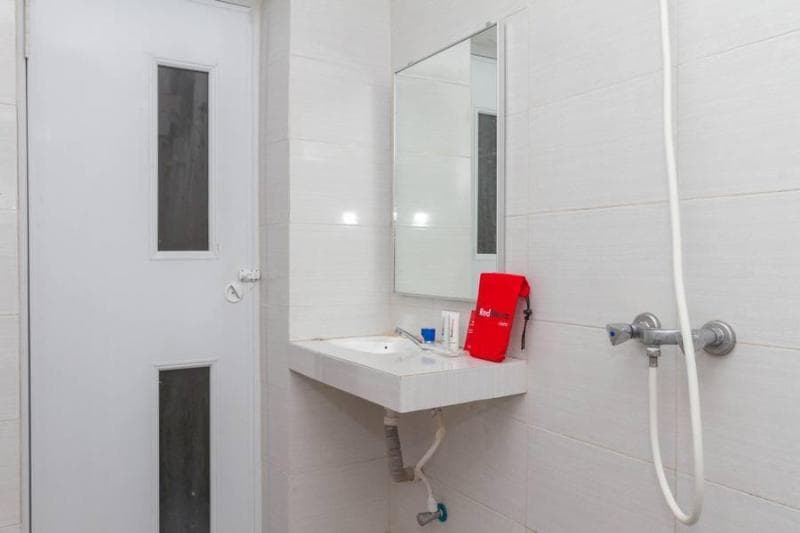 Reddoorz Near Istana Plaza 2 2
