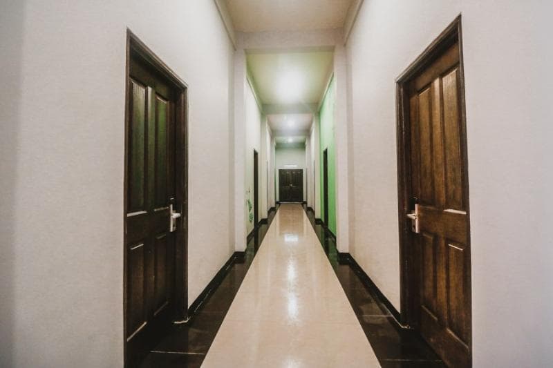 Reddoorz Plus Near Mall Slipi Jaya 5