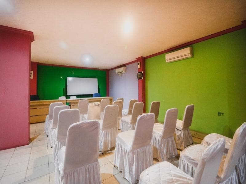 Reddoorz Plus Near Senen 2 4