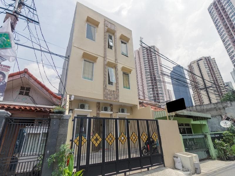 Reddoorz Plus Near Taman Rasuna Menteng 5