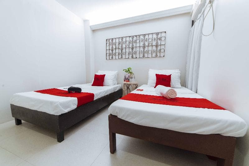 Reddoorz @ Ledesco Avenue Lapaz Iloilo 3