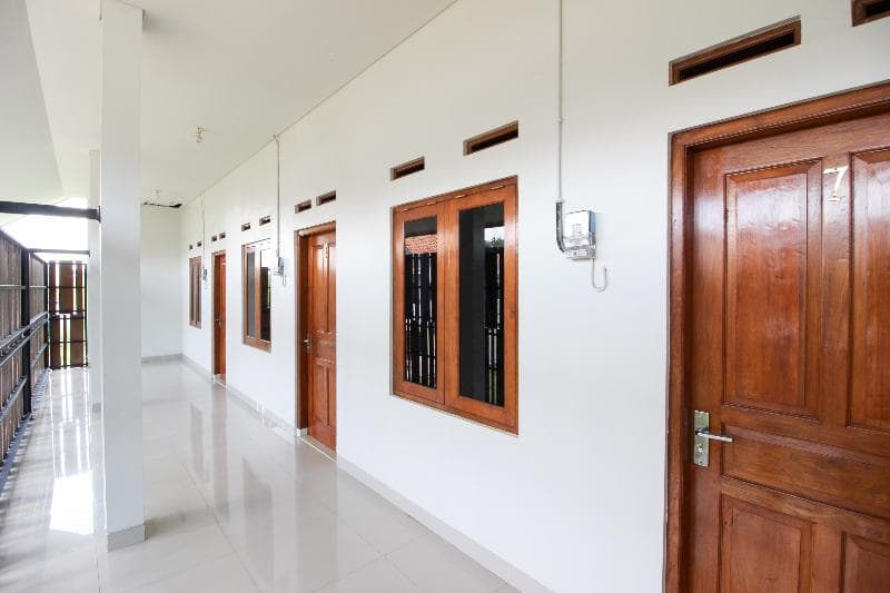 RedDoorz Syariah @ Griya Izzara Guest House 4
