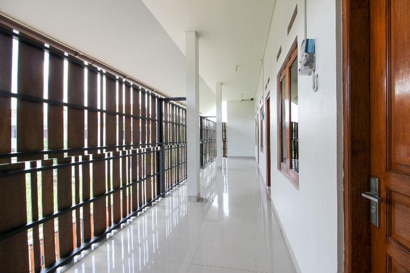 RedDoorz Syariah @ Griya Izzara Guest House 5