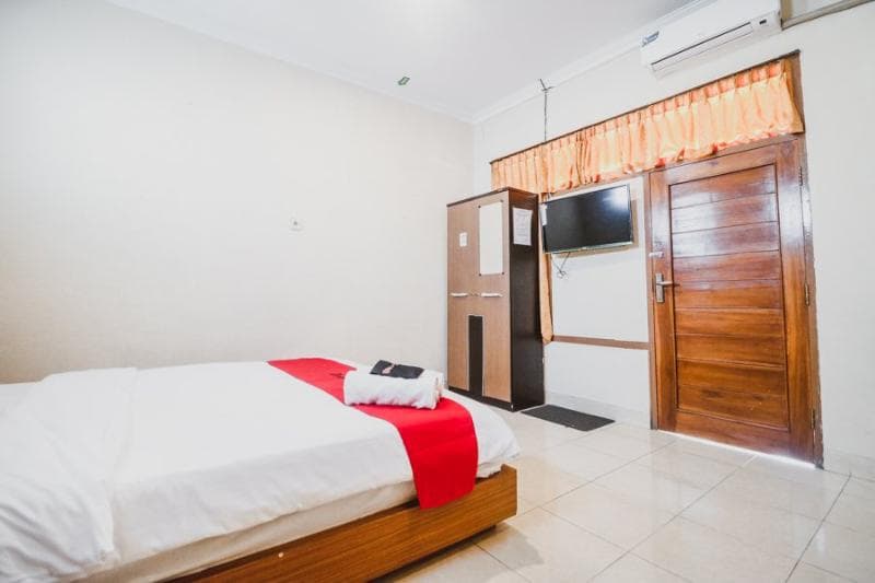 Reddoorz Plus @ Jalan Parangtritis 2 5