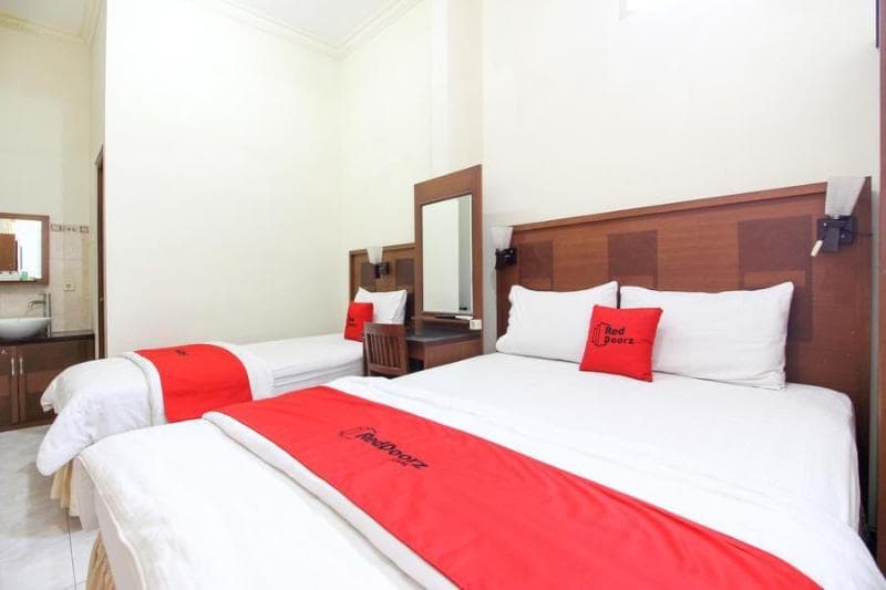 Reddoorz Plus @ Tegal Panggung main