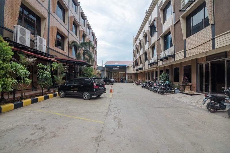 Reddoorz Plus Near Soekarno Hatta Airport 2 4