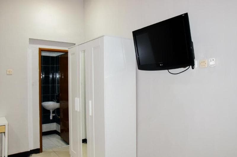 Reddoorz Plus Near Mall Kelapa Gading 4