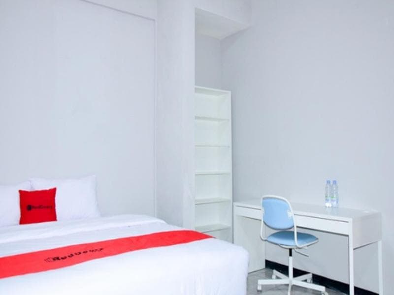 Reddoorz Plus Near Mall Kelapa Gading photo 1