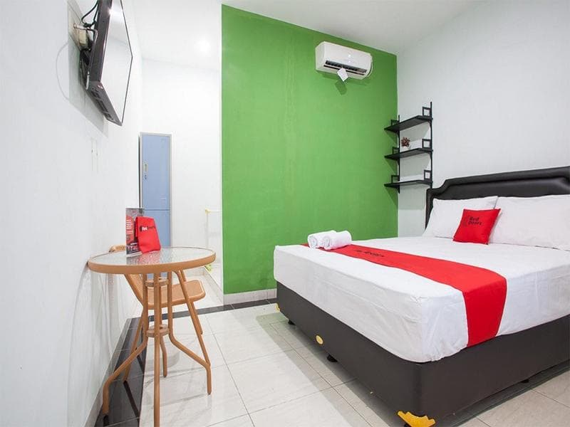 RedDoorz Near DBL Arena 2 photo 1
