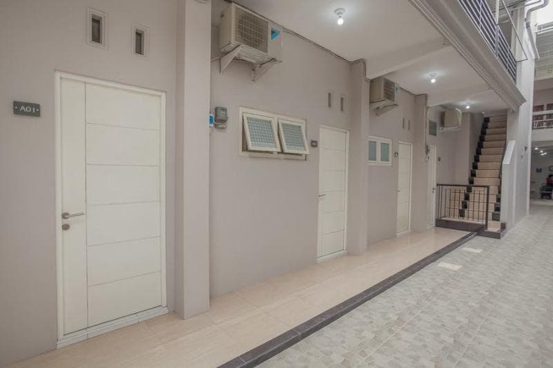 Reddoorz Near Ciputra Golf Surabaya 3