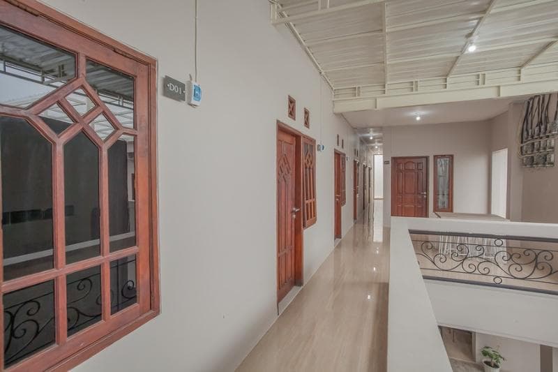 Reddoorz Near Ciputra Golf Surabaya 4
