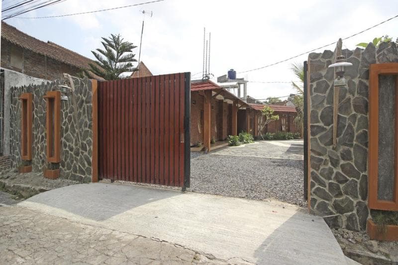Reddoorz Syariah Near Akmil Magelang 3