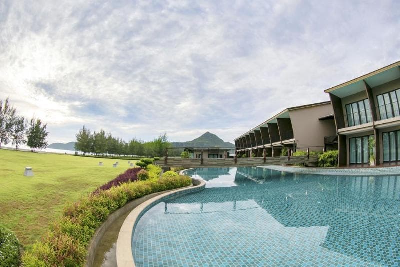 La Isla Pranburi Beach Resort main