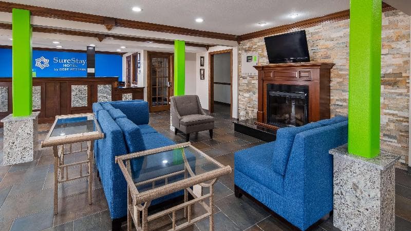 Ramada by Wyndham Cedar Rapids South photo 1