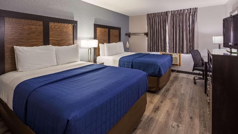 Ramada by Wyndham Cedar Rapids South 5