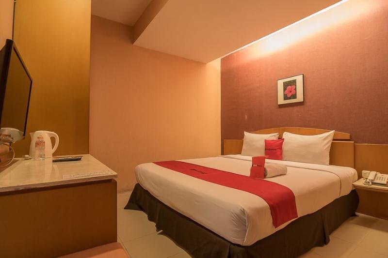 RedDoorz Plus @ Cipaganti Street 3 2