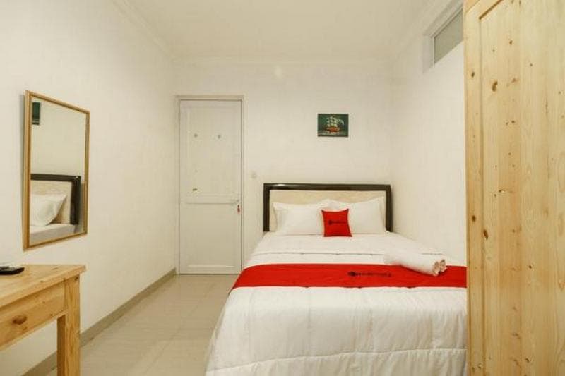 Reddoorz Syariah Plus Near Pancoran 2 4