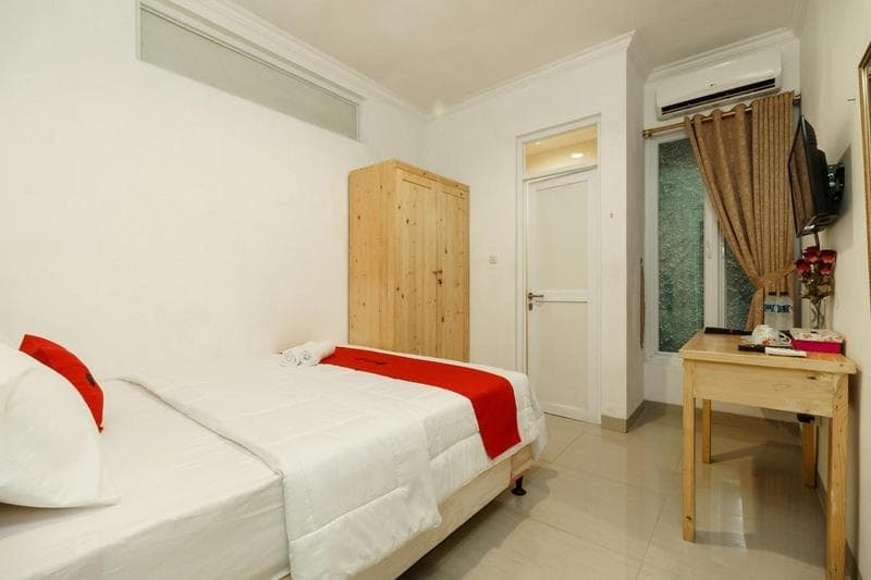 Reddoorz Syariah Plus Near Pancoran 2 main