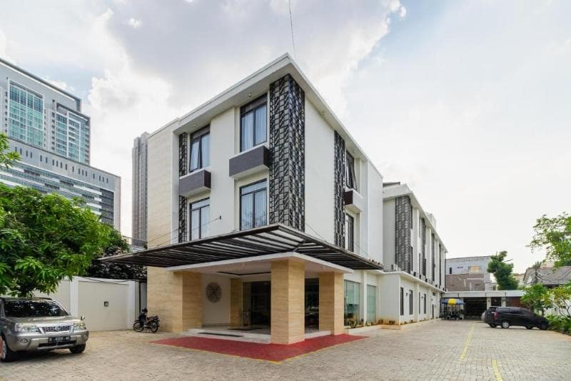 Reddoorz Plus Near Lippo Mall Kemang 2 4