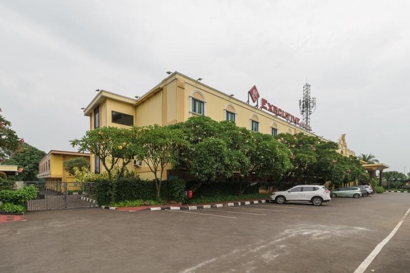 RedDoorz Plus Near Dunia Fantasi Ancol 5