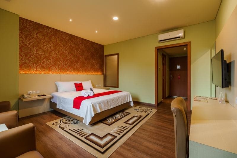 RedDoorz Plus Near Dunia Fantasi Ancol 2