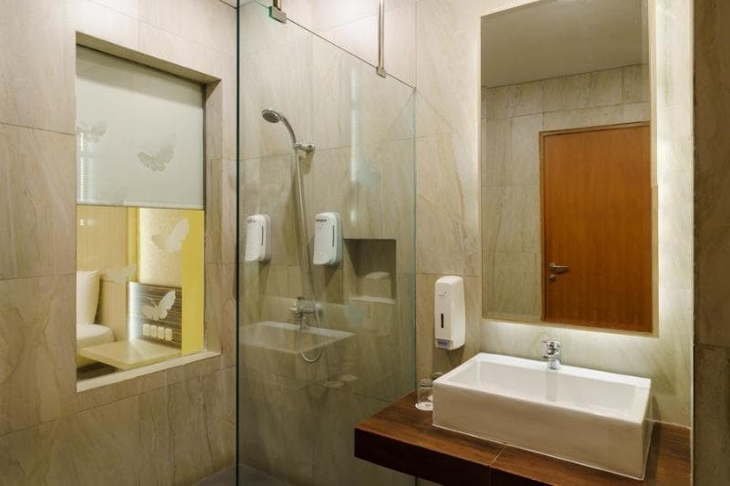 RedDoorz Plus Near Dunia Fantasi Ancol 3