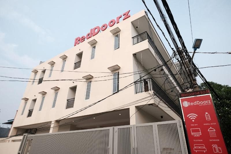 Reddoorz Near Taman Palem 4