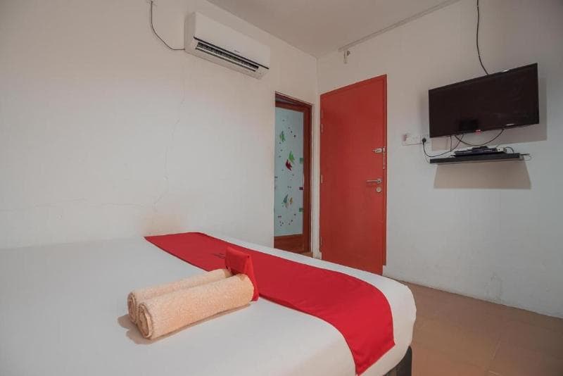 RedDoorz @ Batam Center 2 3