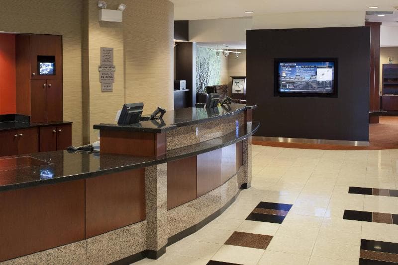 Courtyard By Marriott Bristol 3