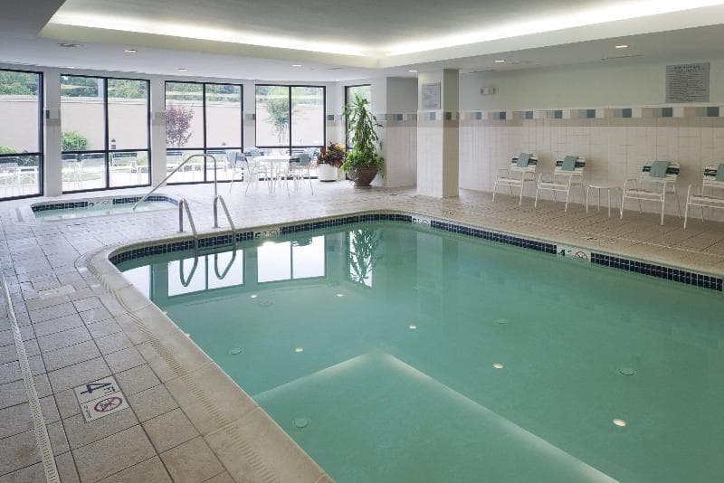 Courtyard By Marriott Bristol 2