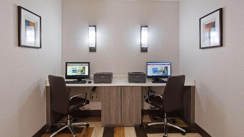 Best Western Green Oak Inn & Suites photo 1