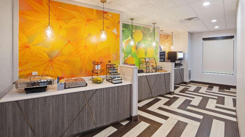 Best Western Green Oak Inn & Suites 3