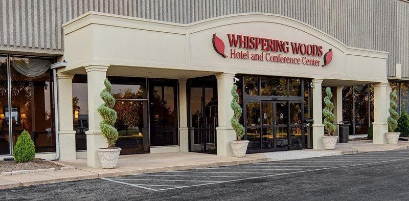 Whispering Woods Hotel And Conference Center 4