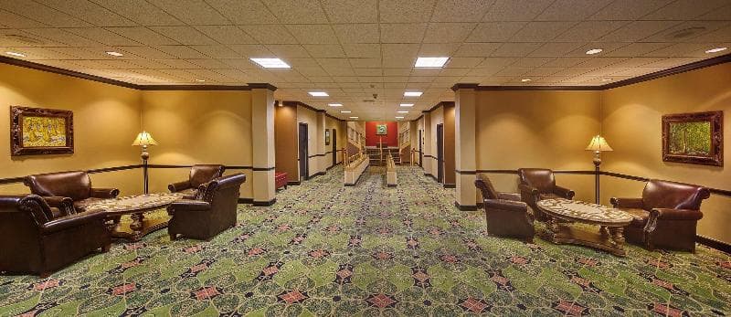 Whispering Woods Hotel And Conference Center 5