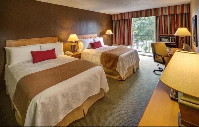 Whispering Woods Hotel And Conference Center photo 1
