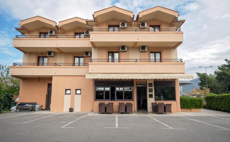Hotel Holiday photo 1