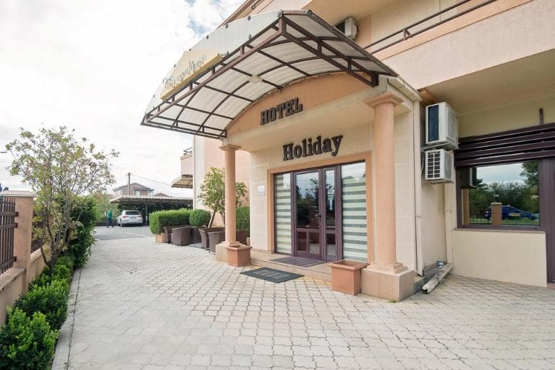 Hotel Holiday 3