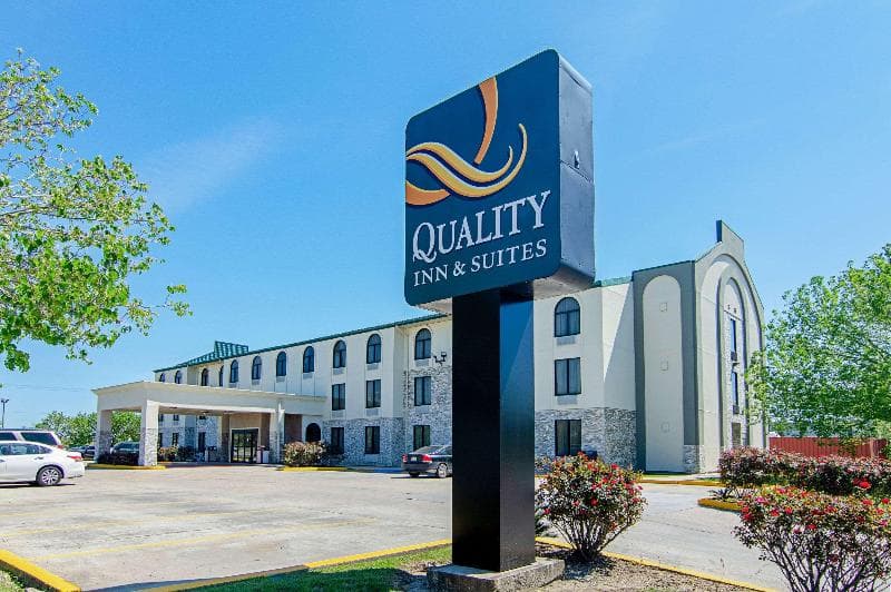 Quality Inn & Suites Near Tanger Outlet Mall 5