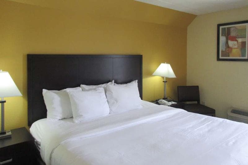 Quality Inn & Suites Cincinnati 2