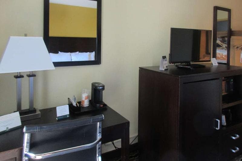 Quality Inn & Suites Cincinnati 4