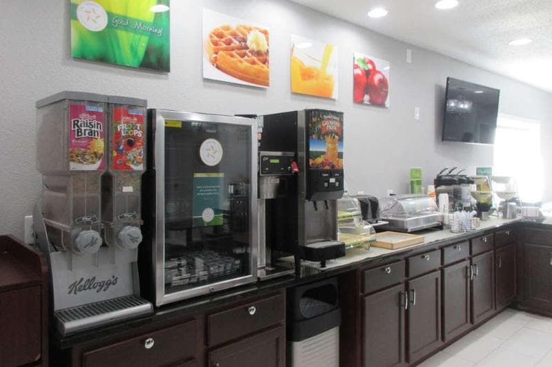 Quality Inn & Suites Cincinnati 3
