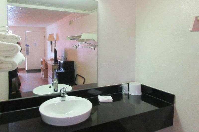 Rodeway Inn 3