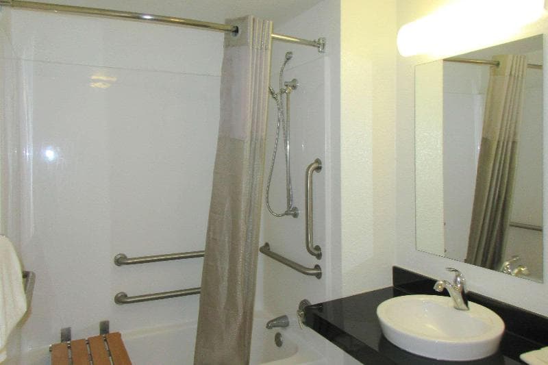Rodeway Inn 5