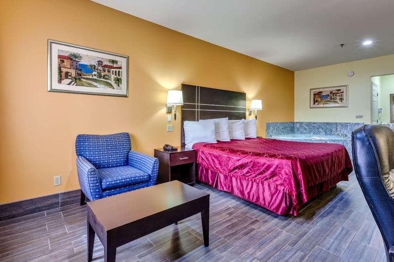 Quality Inn 4