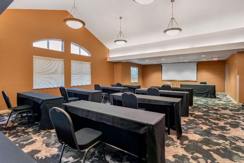 Quality Hotel & Conference Centre 5