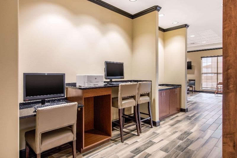 Comfort Suites 1