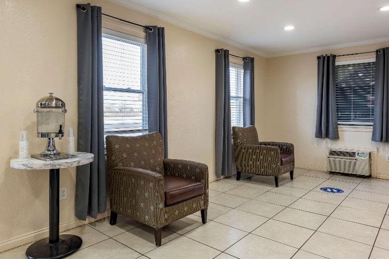 Quality Inn & Suites 2