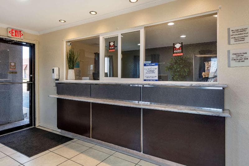 Quality Inn & Suites 4