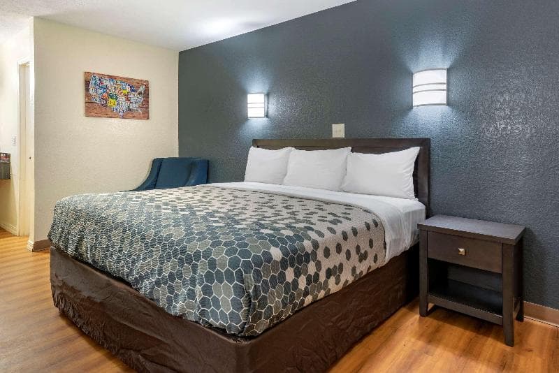 Quality Inn & Suites 5